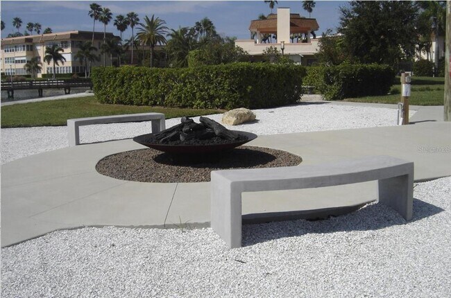 Building Photo - 5200 Brittany Dr S