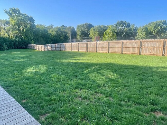 Building Photo - Large Kokomo Home!