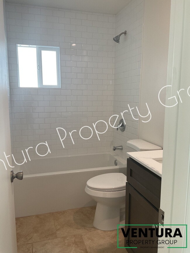 Building Photo - 831 S E St