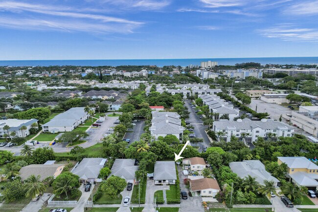 Building Photo - 1095 Miami Blvd