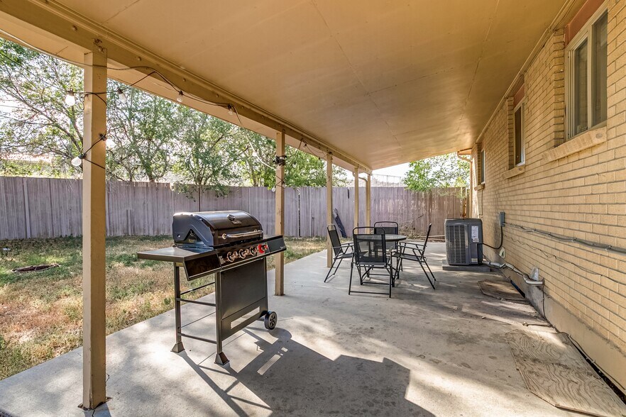 Building Photo - 9341 Hoffman Way