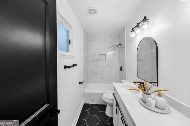 Building Photo - 929 Creekdale Dr