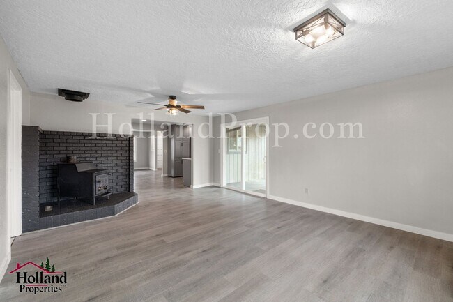 Building Photo - Fully Renovated 4-Bedroom Home with Shop, RV Parking & Expansive Yard – Oregon City