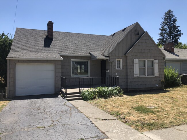 Building Photo - 460 SW State St