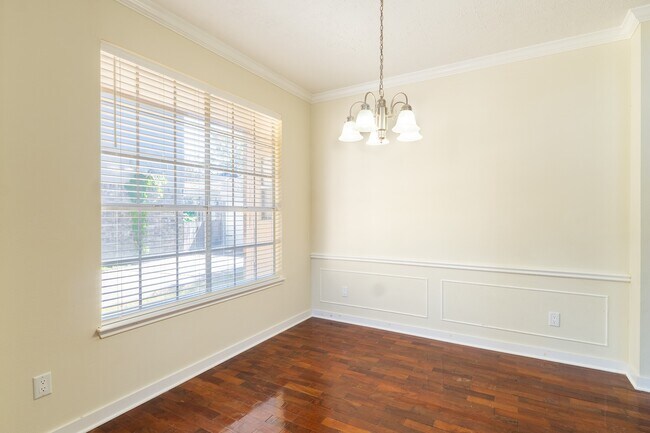 Building Photo - 16123 Cairngorm Ave