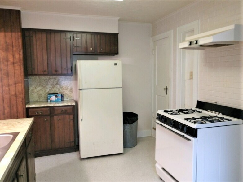 Building Photo - 181 E State St