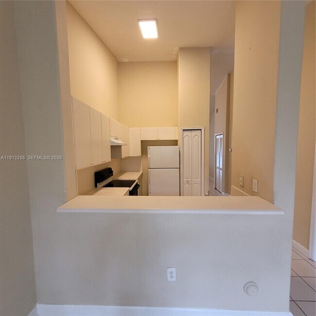 Building Photo - 1666 SE 27th Ct