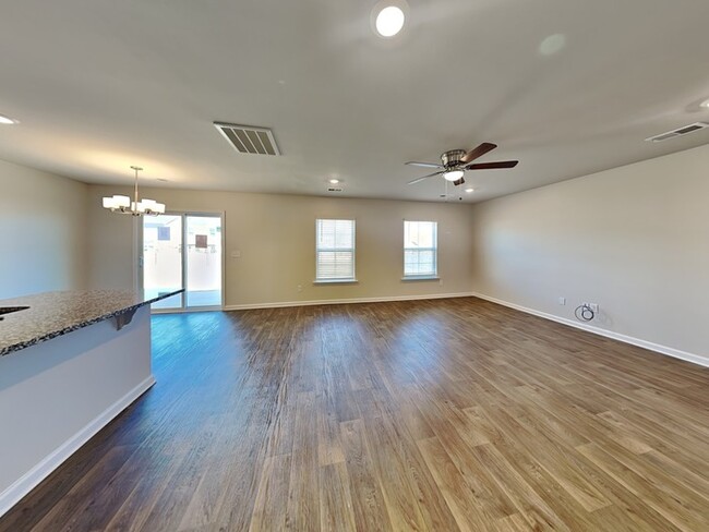 Building Photo - Located in desirable Ashton Lakes neigComi...