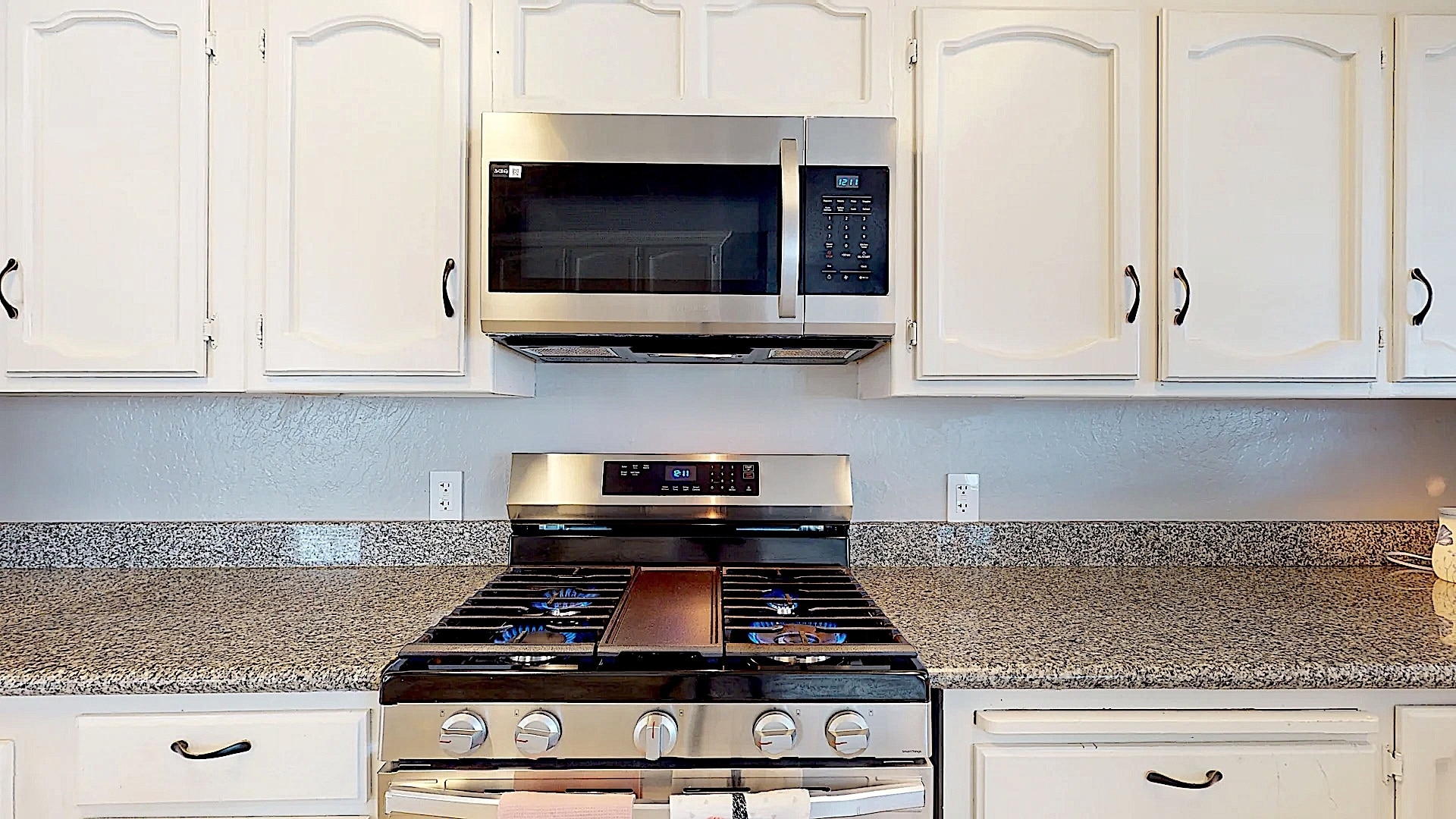 Building Photo - 204 N Santa Ana Ave