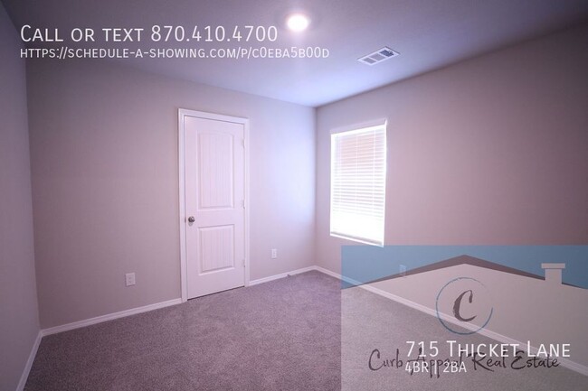 Building Photo - 715 Thicket Ln