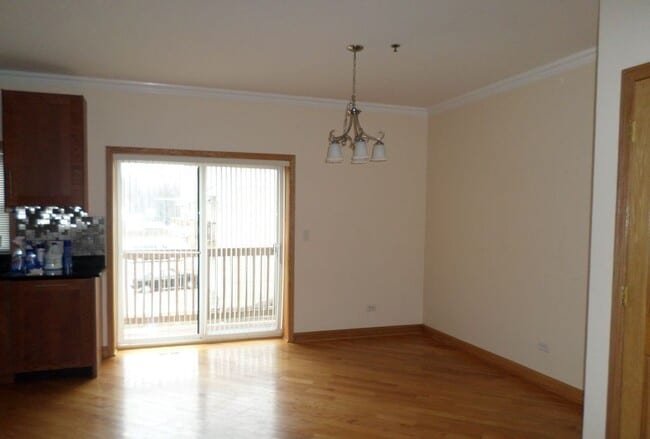 Building Photo - 183 E River Rd