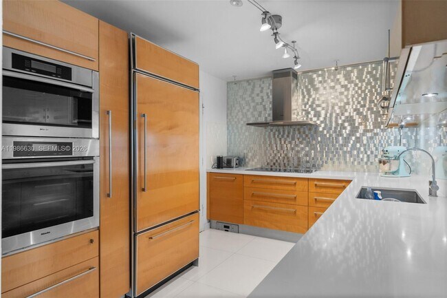 Building Photo - 11 Island Ave