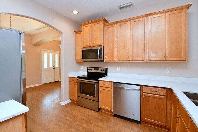 Kitchen - 2881 Fontainebleau Ave SE