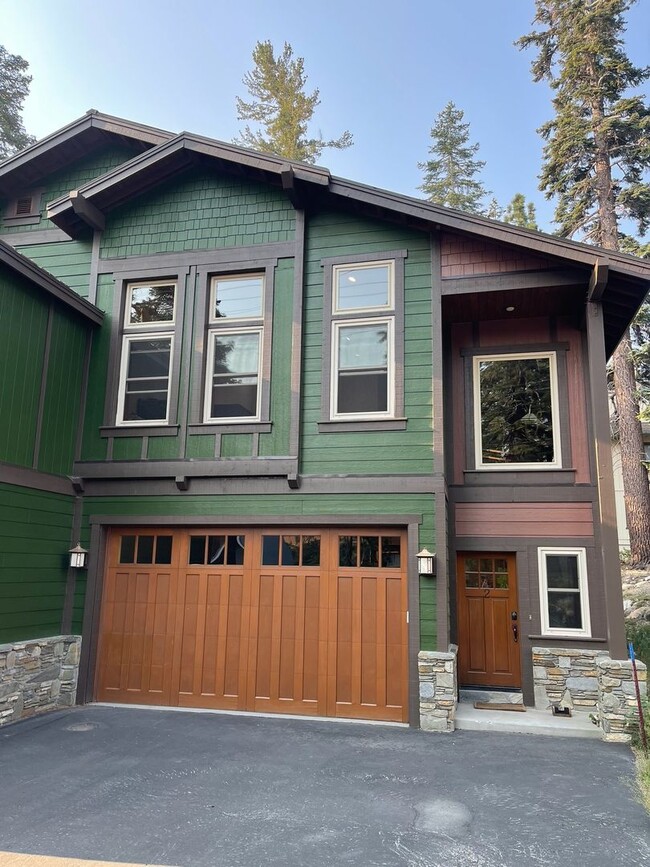 Building Photo - Luxury Mountain Residence — Premier 6-Month Winter Lease Near Canyon Lodge