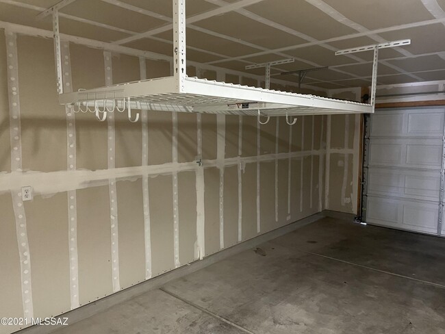 Building Photo - 10573 E Pleasant Pasture Dr