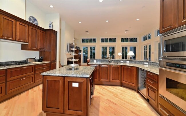 Building Photo - 1080 Seagrove Ln