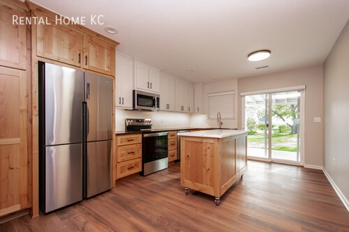 Building Photo - 7620 Robinson-