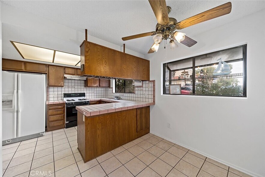 Building Photo - 5166 Dunbar Dr