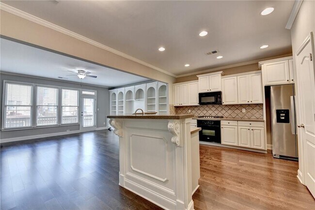 Building Photo - 812 Red Hart Ln