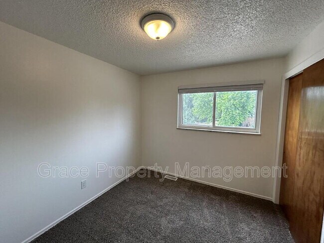 Building Photo - 9954 W Maryland Dr