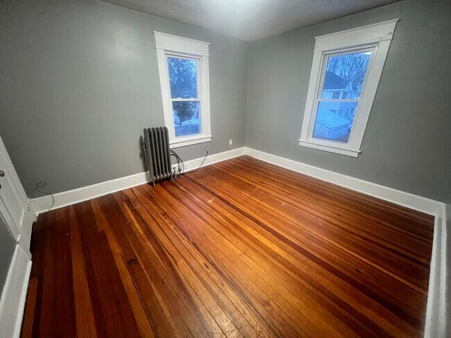 Building Photo - 30 Beverly St