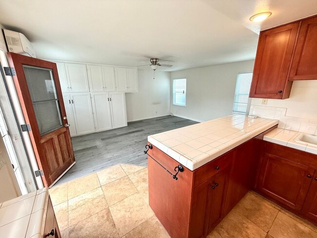 Building Photo - 3 units