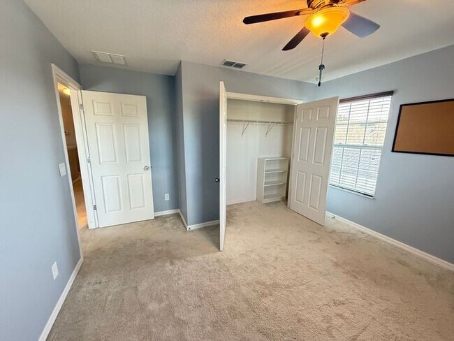 Building Photo - 5/3 Near Clermont -$500 OFF THE FIRST MONTH'S RENT