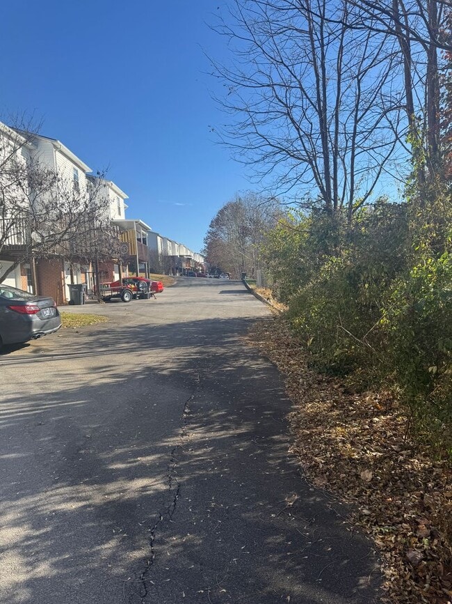 Building Photo - Updated Townhouse In Hunter Hills