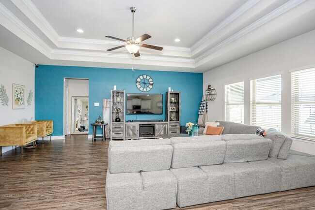 Building Photo - Beautiful 4 Bedroom 3 Bath Home!