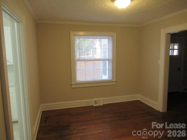 Building Photo - 505 S Cedar St