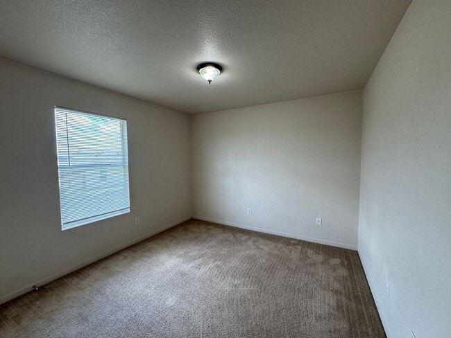 Building Photo - 3302 Catalina Dr