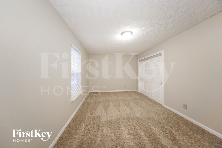 Building Photo - 10814 Albertson Dr