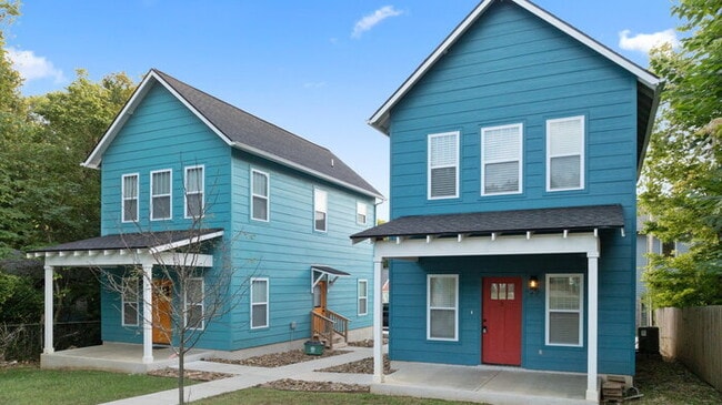 Building Photo - "Charming 2-Bed Oasis in Fayetteville with...