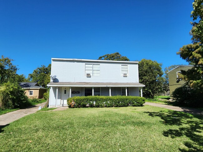 Primary Photo - 1136 5th Ave N