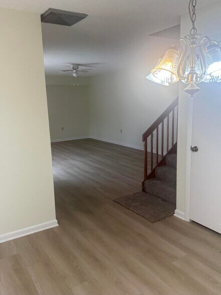 Building Photo - 1014 10th Way