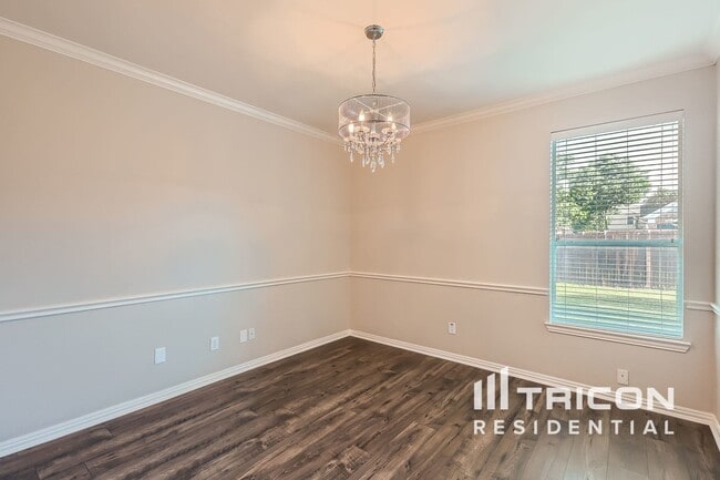 Building Photo - 2817 Deerhurst Dr