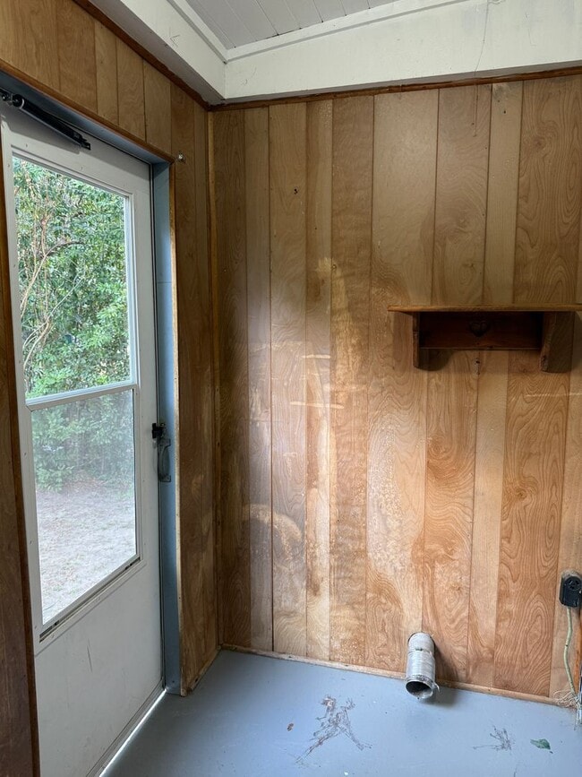 Building Photo - West Columbia