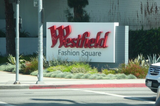 Walking distance to Fashion Square mall - 14024 Peach Grove St