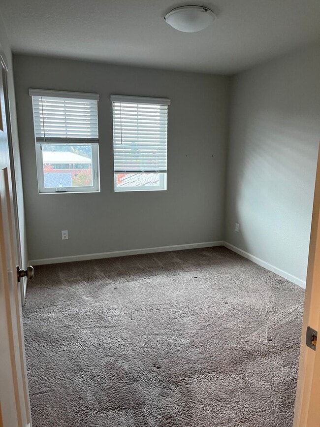 Building Photo - 12019 SE High Creek Rd