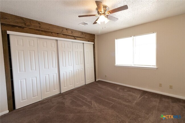 Building Photo - 2701 Woodlands Dr