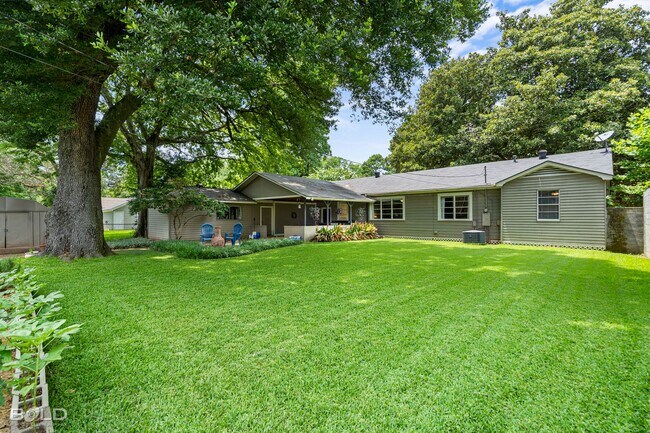 Building Photo - Adorable Broadmoor rental!