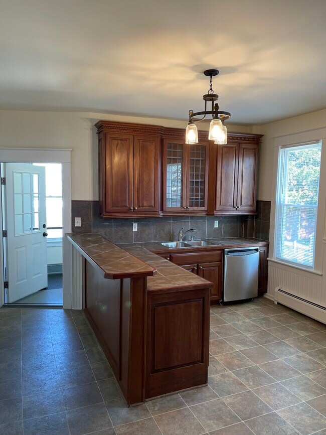 Building Photo - 701 25th St