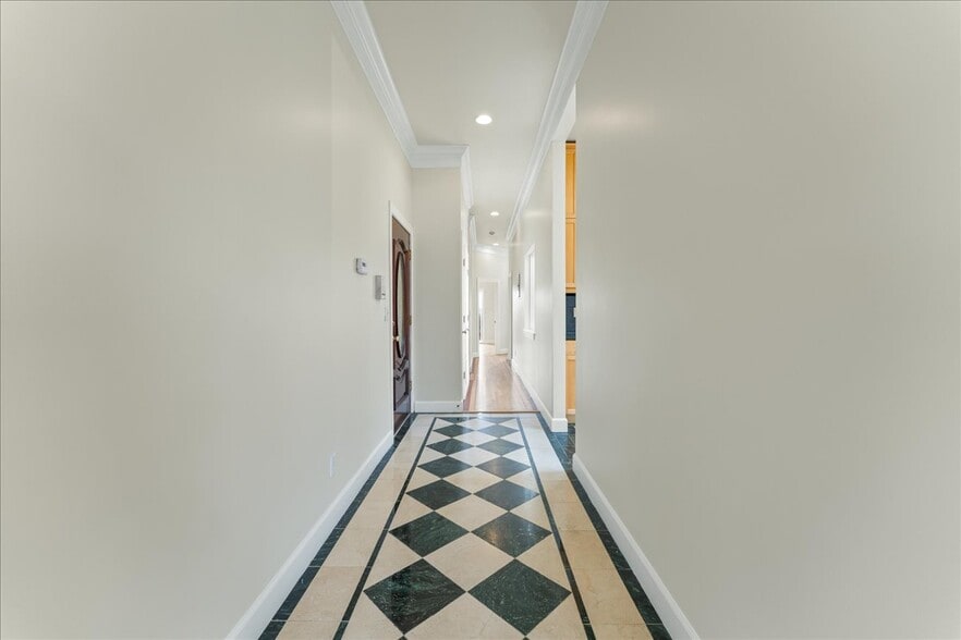 Building Photo - 4619 Lincoln Way