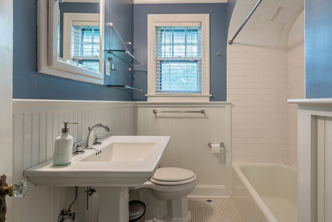 Building Photo - 1876 Crump Ave