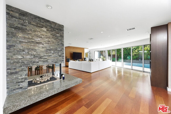 Building Photo - 3154 Queensbury Dr