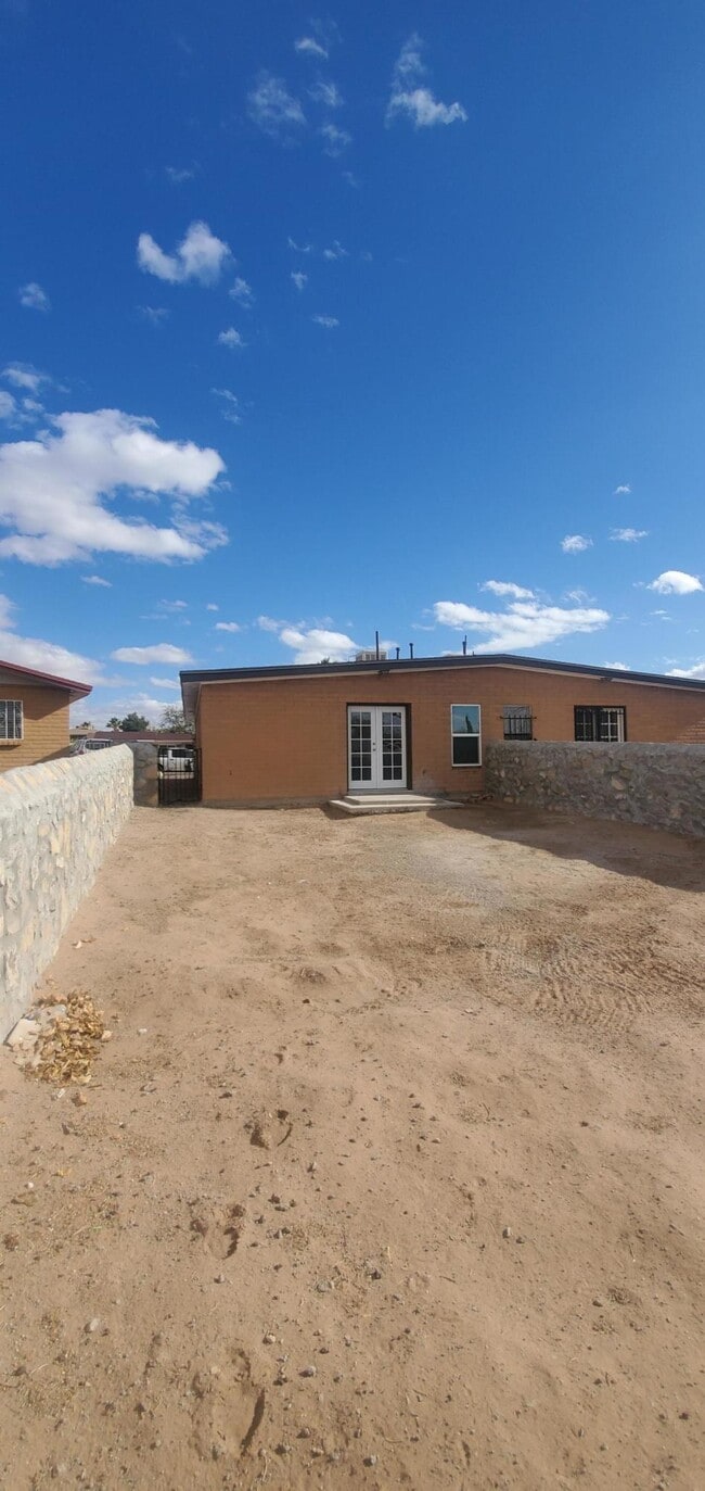 Building Photo - 2909 Beachcomber Dr
