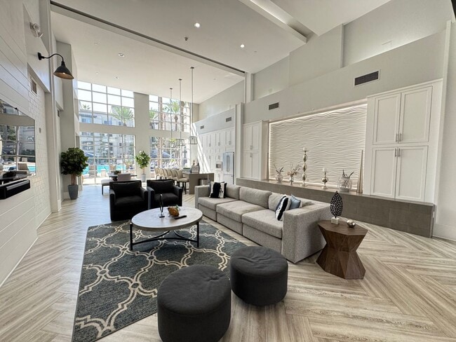 Building Photo - Stunning 1Bd/1Ba Condo in The Heart of Irv...