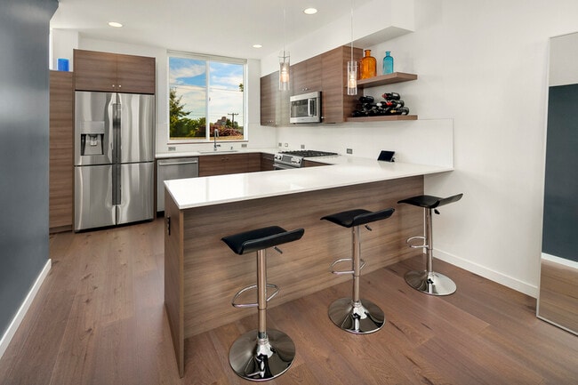 Building Photo - 208 16th Ave