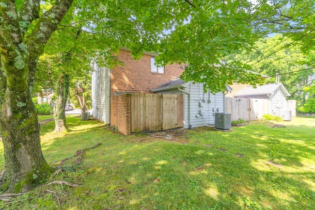Building Photo - 118 Ladbrook Ln