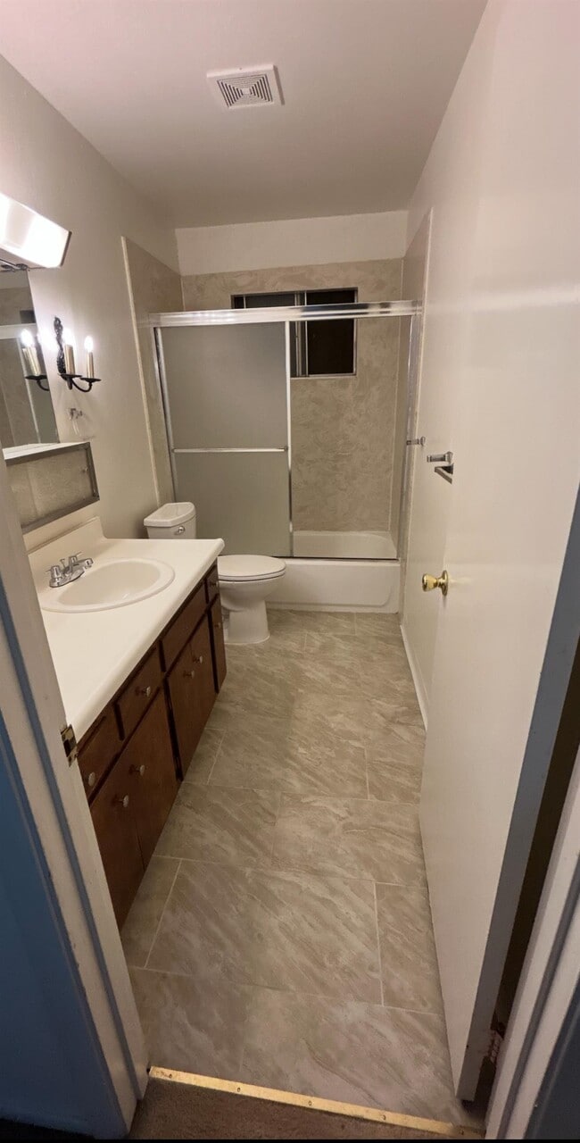 Building Photo - 902 F St